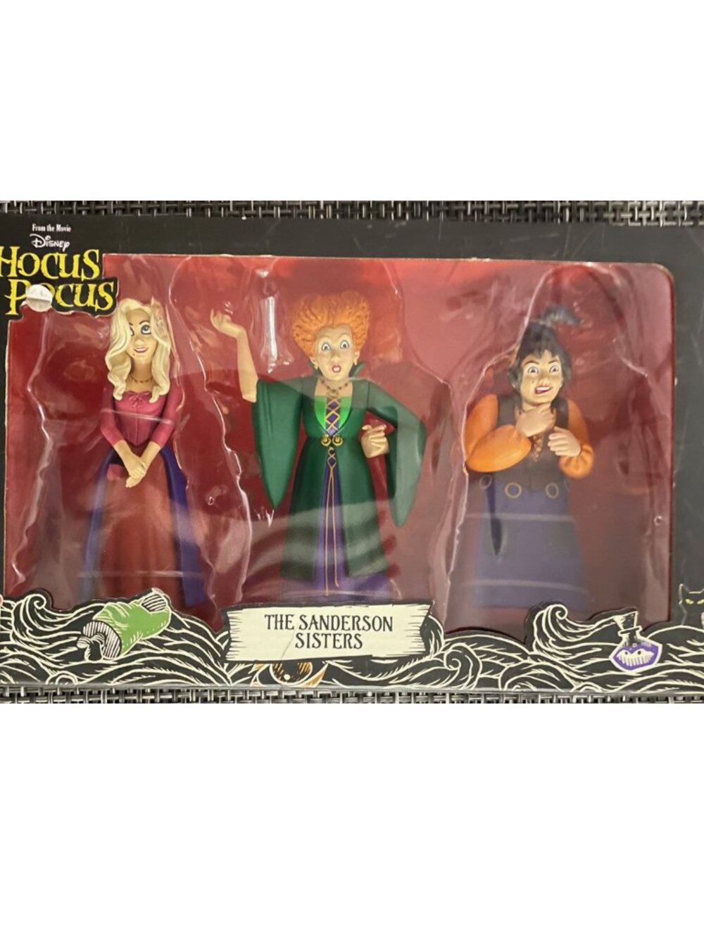 NECA Disney Hocus Pocus Sanderson Sisters Toony Terror 6" Action Figure 3-Pack